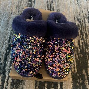 UGG Slippers with Shimmering Sequins - Dark Purple